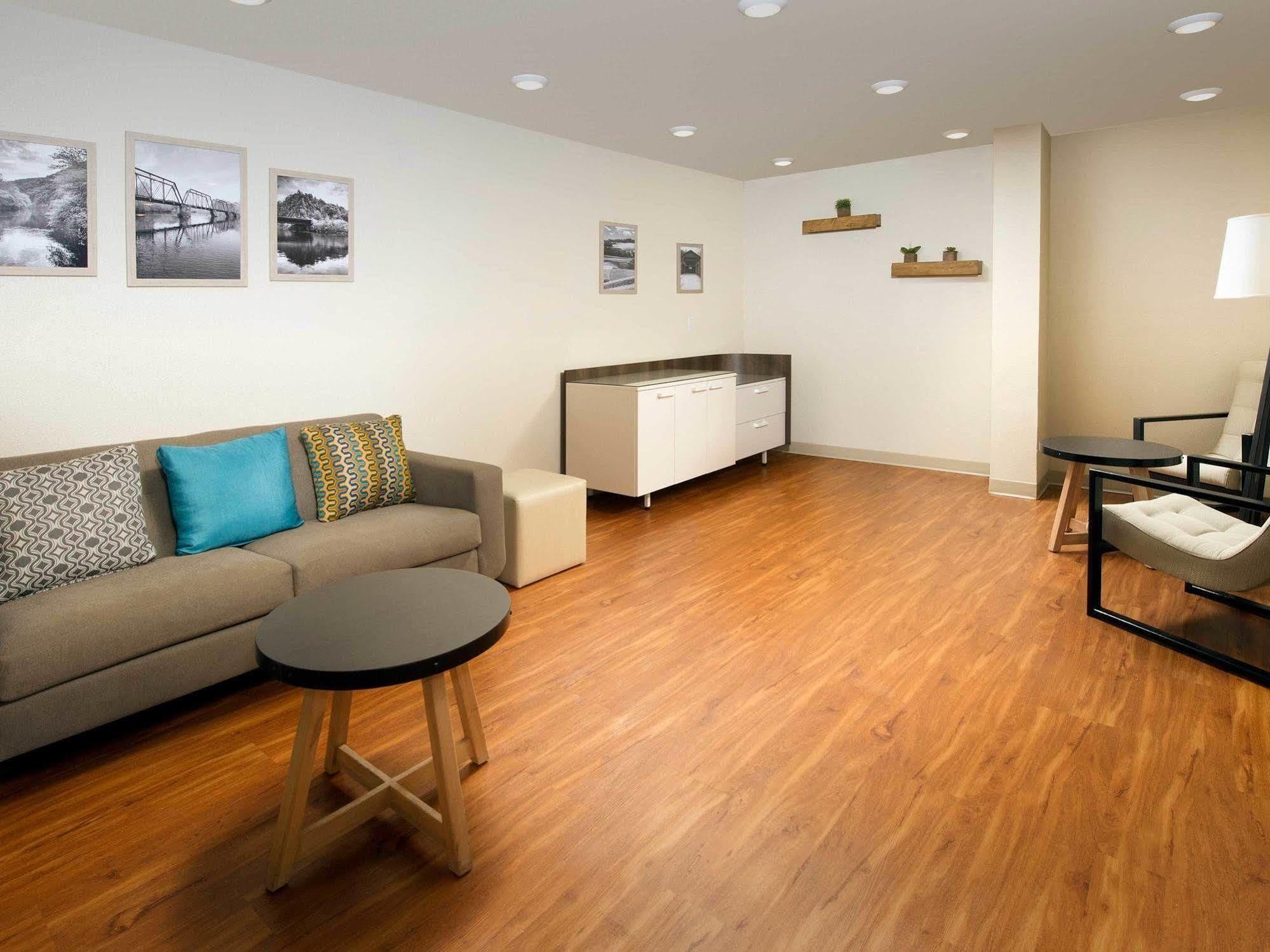 Woodspring Suites Akron 포티지 레이크 외부 사진